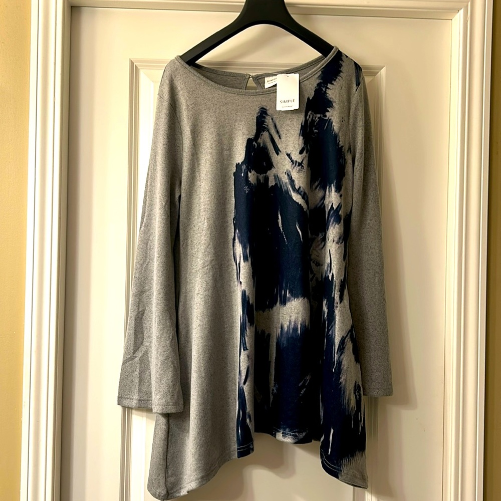 Simple by Suzanne Petro gray tunic with pockets and navy blue mountain scene